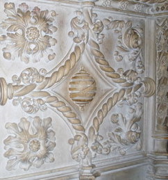 Right side view of Vasco da Gama's tomb.